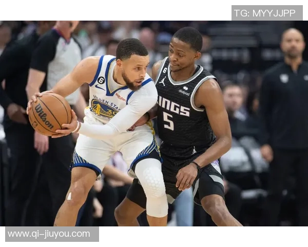 福克斯强调面对太阳需增强身体对抗保持进攻主动性才能逆转局势 福克斯强调面对太阳需增强身体对抗保持进攻主动性才能逆转局势