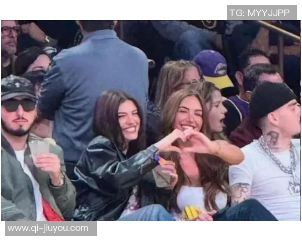 火辣啤酒妹现场助阵湖人曾与格里芬贝克汉姆大儿子有过约会